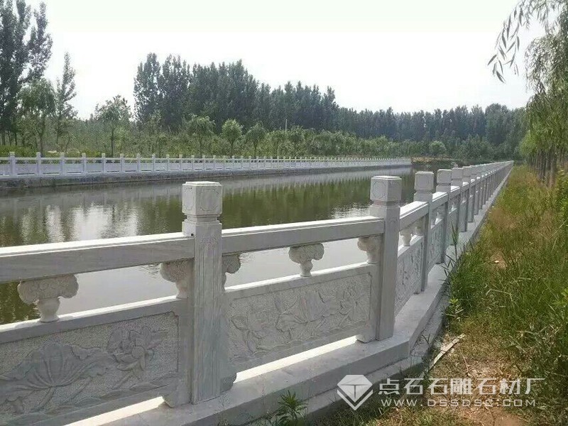 河道護(hù)欄 草白玉河道欄桿