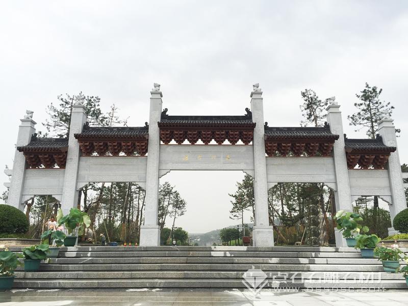 木質(zhì)門(mén)樓石牌坊